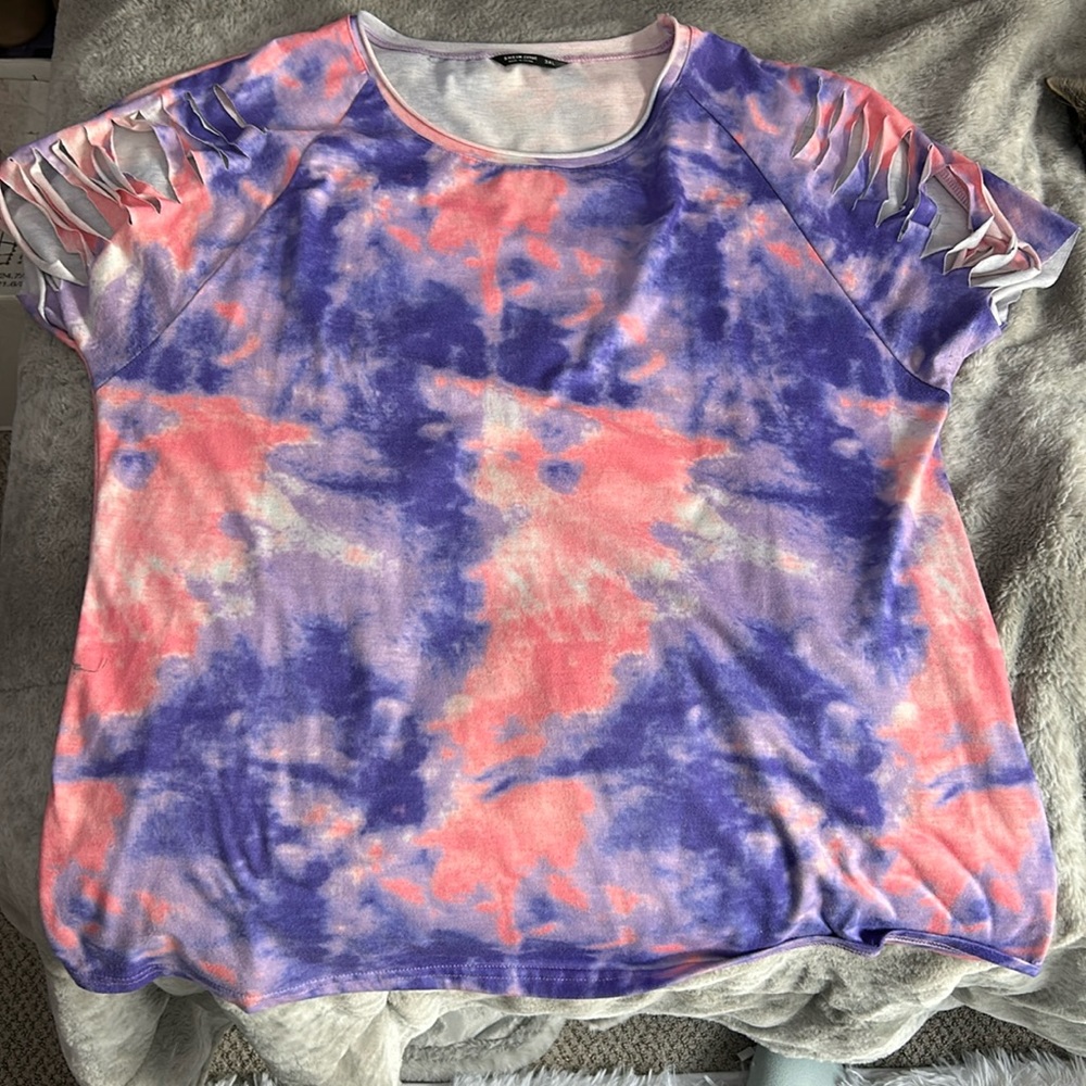 Tie-Dye T-Shirt w/Ripped Sleeves